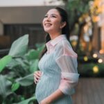 Jessica Mila Instagram - Sejak awal pernikahan, banyak yang tanya ke aku “karier atau keluarga?” Bagi aku, itu bukanlah pilihan. Setelah menikah prioritasku memang berubah, tapi aku akan selalu memberikan yang terbaik untuk keduanya💙 Seperti Hydro Coco VITA D @hydrococo_vitad , minuman Vitamin D3 pertama di Indonesia yang ternyata lebih efektif dan lebih cepat diserap oleh tubuh. Dengan 100% tinggi vitamin D3 600 IU, memenuhi kebutuhan harianmu. Yuk jaga daya tahan tubuh agar selalu fit, berikan yang terbaik untuk setiap pilihan kita 🤍 #HydroCocoVITAD #TheFirstVitaminD3Drink