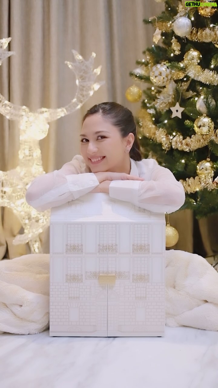 Jessica Mila Instagram - Experience the enchantment of the holidays with @diorbeauty. Unbox joy, radiance, and timeless beauty🤍 #DiorHoliday