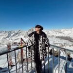 Jessica Mila Instagram - Love at frost sight⛄ #matterhorn #zermatt #THEMARCJACOBS #GAPLUXURY Matterhorn