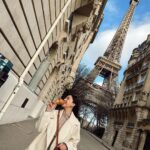 Jessica Mila Instagram - Blue sky, croissant and #EiffelTower kinda day 💙