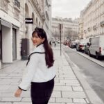 Jessica Mila Instagram - Strolling around the Parisian streets 🤍 . @maisonvalentino @time.international