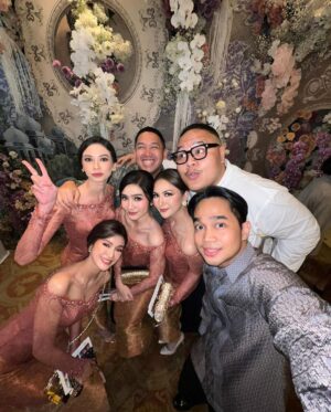 Jessica Mila Instagram - Happy wedding @enzystoria & @molenkasetra , wishing you a lifetime of wedded bliss. Truly happy for you both!

Dear ayang, even though our circumstances have changed and we have embarked on the journey of becoming someone's wife, our unbreakable bond as best friends will never gonna change 🤍