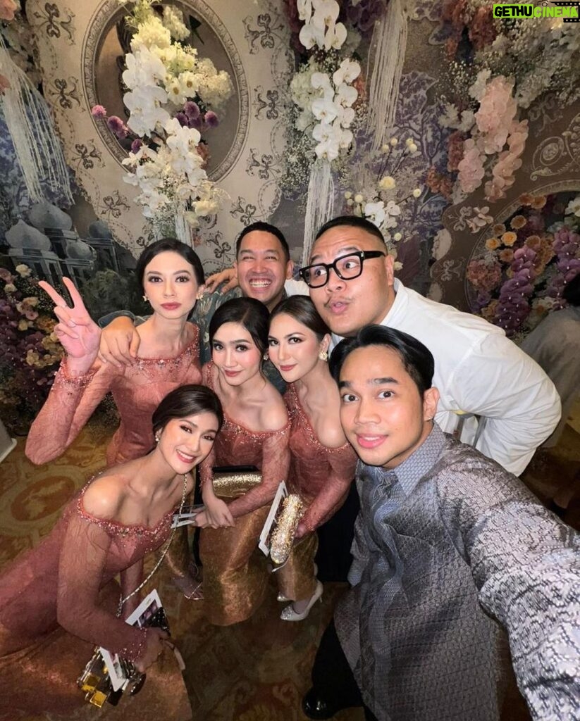 Jessica Mila Instagram - Happy wedding @enzystoria & @molenkasetra , wishing you a lifetime of wedded bliss. Truly happy for you both! Dear ayang, even though our circumstances have changed and we have embarked on the journey of becoming someone's wife, our unbreakable bond as best friends will never gonna change 🤍