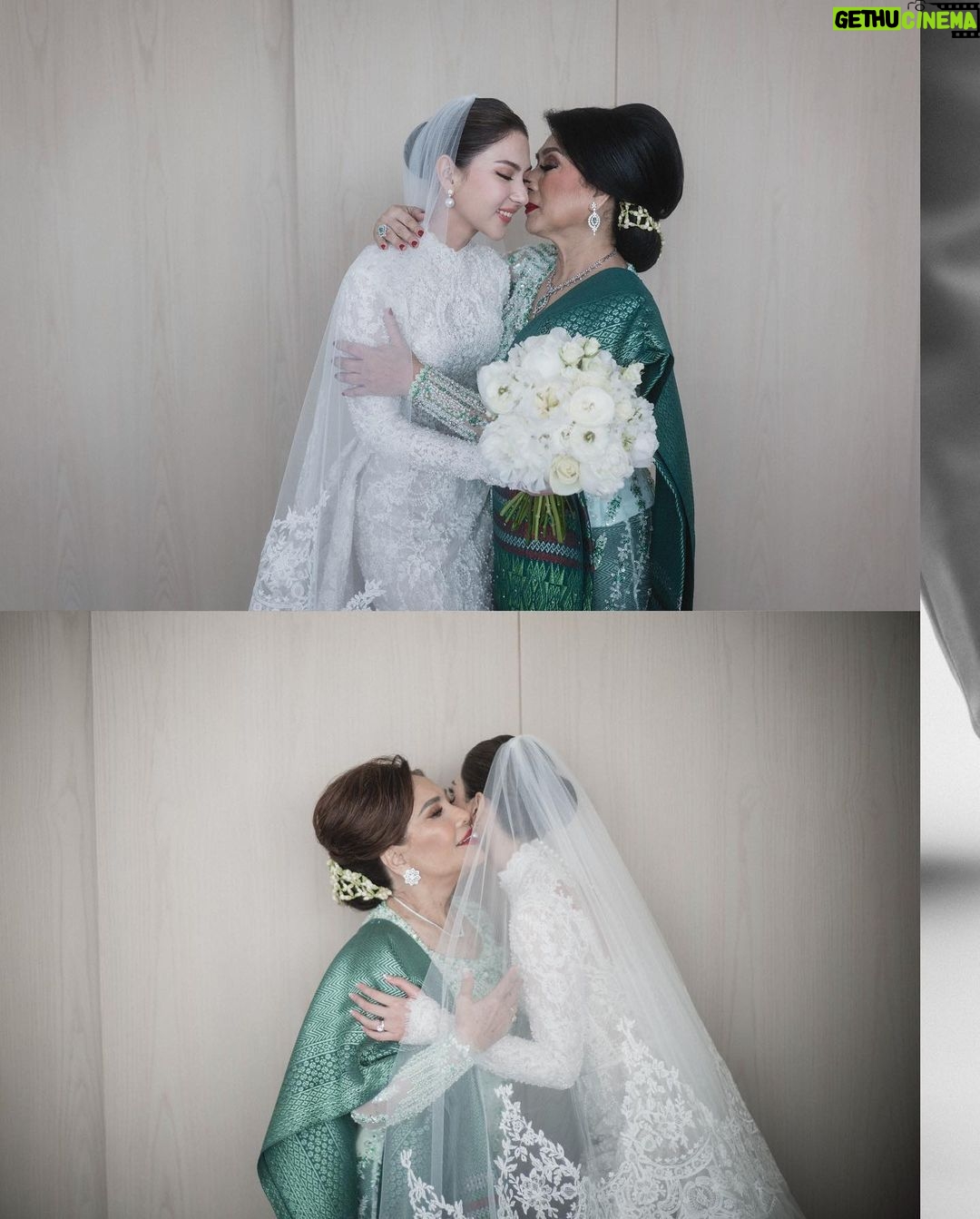 Jessica Mila Instagram - Memory stays forever. #KUPunyaMILA Photo by @davidsalimphotography Official Media Partner by @thebridestory Wedding Planner by @by.hilda Make Up by @cherryjks Hair by @tominjoo Bridal Wedding Dress by @yeftagunawan Mother of The Bride Make Up & Hair by @taliasubandrio @hairbysinta Groom, Father, and Siblings' Attire by @wonghangtailor Bridesmaids' Dresses by @soecah_bridesmaid Mom & Sisters' Shoes by @regisbridalshoes Jewelry by @mondial Hand Bouquet & Corsage by @bloomingeliseflowers