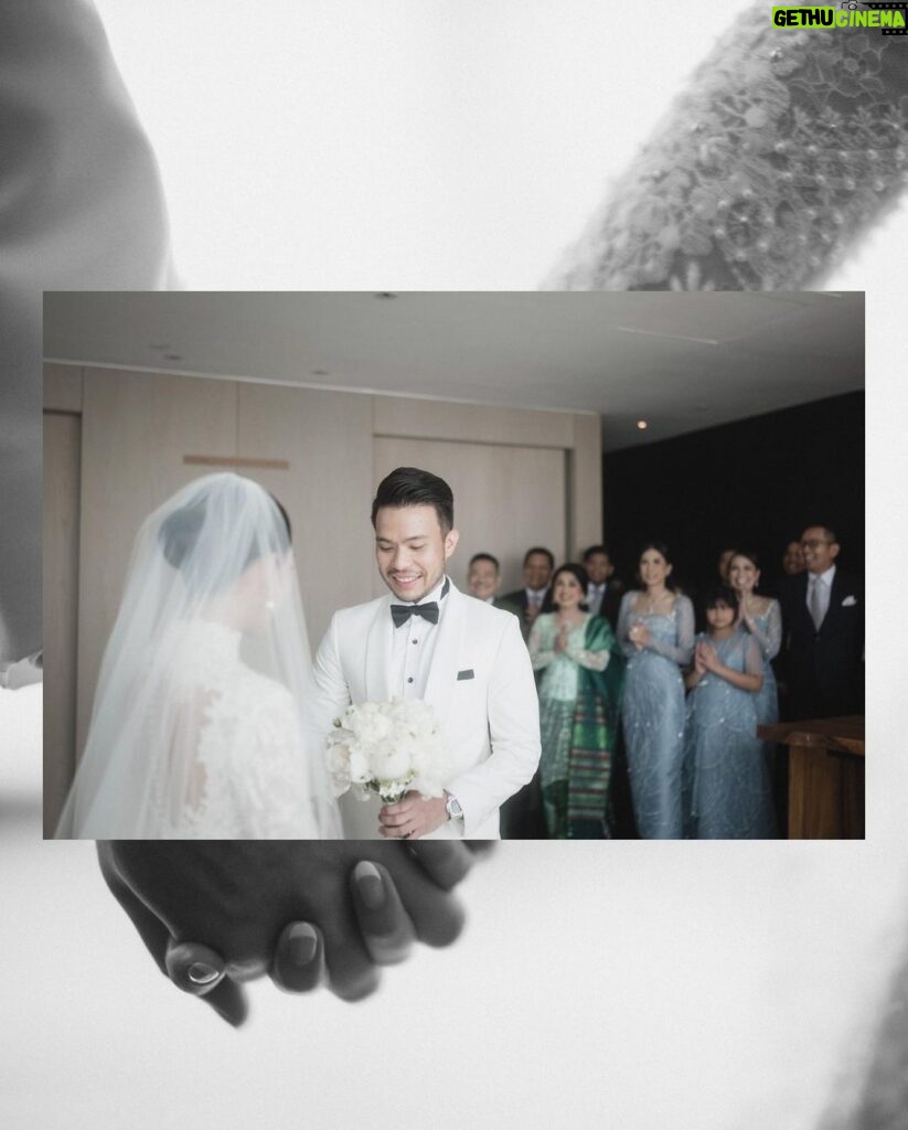 Jessica Mila Instagram - Memory stays forever. #KUPunyaMILA Photo by @davidsalimphotography Official Media Partner by @thebridestory Wedding Planner by @by.hilda Make Up by @cherryjks Hair by @tominjoo Bridal Wedding Dress by @yeftagunawan Mother of The Bride Make Up & Hair by @taliasubandrio @hairbysinta Groom, Father, and Siblings' Attire by @wonghangtailor Bridesmaids' Dresses by @soecah_bridesmaid Mom & Sisters' Shoes by @regisbridalshoes Jewelry by @mondial Hand Bouquet & Corsage by @bloomingeliseflowers