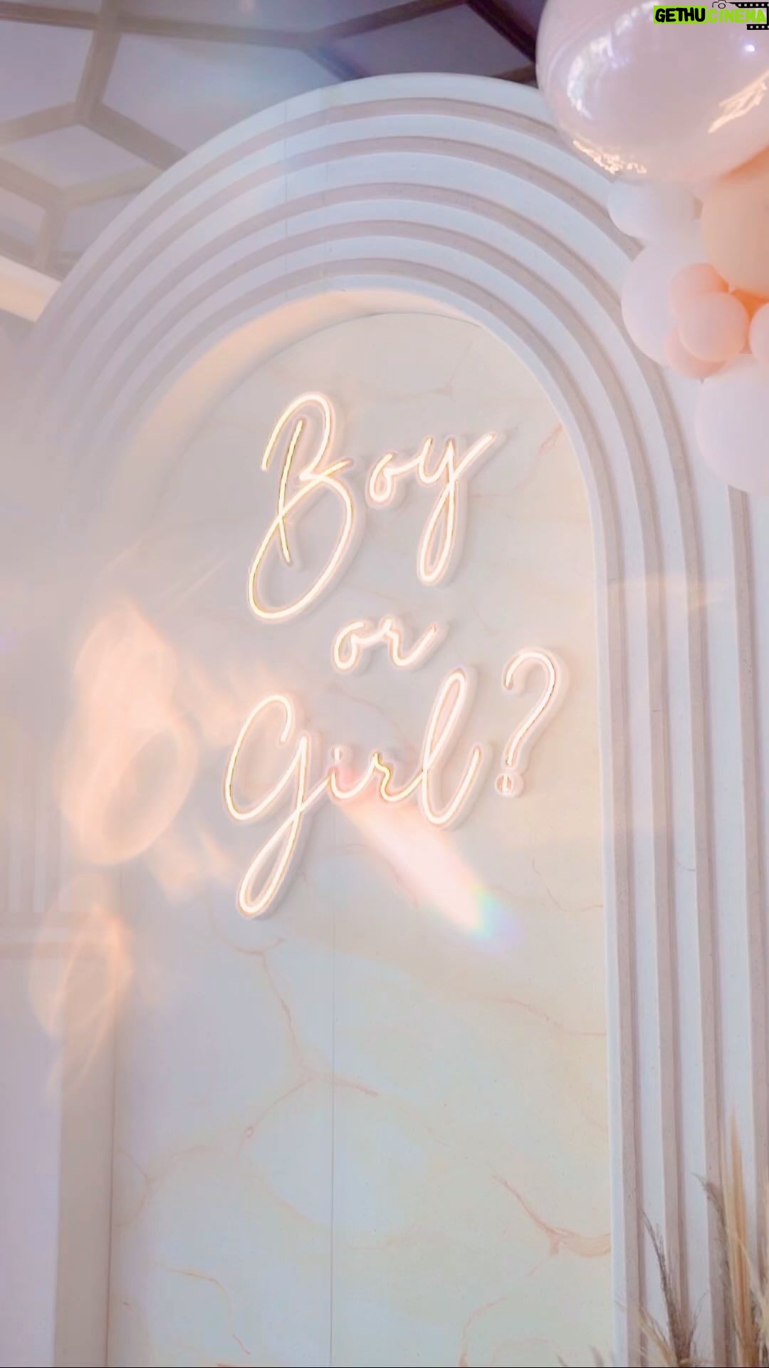 Jessica Mila Instagram - Feeling incredibly blessed and thankful to God for this beautiful journey of pregnancy 🙏✨ And to all my wonderful IG fams and friends, your support, love, and prayers have meant the world to me. Grateful beyond words 🤍 Video by @ilsanimpoeno Decoration by @lepartyquarter