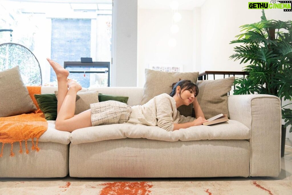 Jessica Mila Instagram - Sofas are undoubtedly an essential element of home design, especially when it comes to the living room. It's my favorite in my living room, Galileo Sofa preserves the elements that have made it aesthetic & modern looks yet functional. Found this collection from @urbanloft.home 🤍 #URBANLOFT #Urbanlifestyle