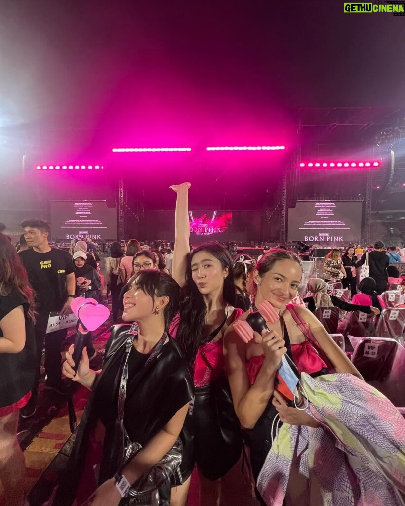 Jessica Mila Instagram - Blackpink in your area 🖤💖 Had too much fun during the concert 💓