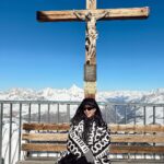 Jessica Mila Instagram - Love at frost sight⛄ #matterhorn #zermatt #THEMARCJACOBS #GAPLUXURY Matterhorn