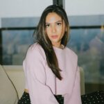 Jessica Mila Instagram - Just me being extra cozy on my couch 🍒
