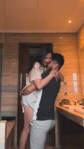 Jessica Mila Instagram - My heart is brimming with love, just like my growing belly👶🏻 Kami berharap kalian bisa terus menjadi bagian dari perjalanan ini, memberikan doa-doa terbaik, semangat, dan cinta kepada kita berdua serta si kecil yang akan segera tiba. Can't wait to share this incredible journey with all of you! 🤍 #SensitifMengerti #SensitifMoment #YourPregnancyPartner