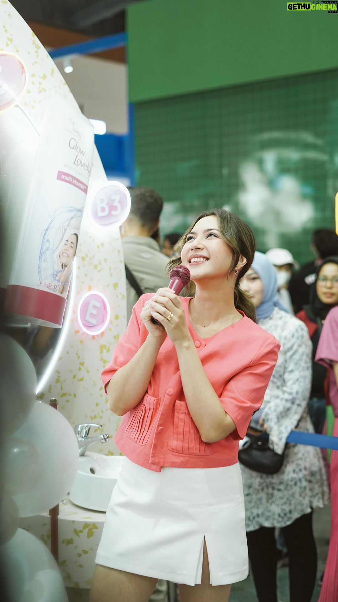 Jessica Mila Instagram - Had the most fun in Jakarta X Beauty at @glowandlovely_id booth🤍 Yuk ikutin keseruannya, udah hari terakhir loh jadi yang belum sempet dateng, today is your last chance! 💓