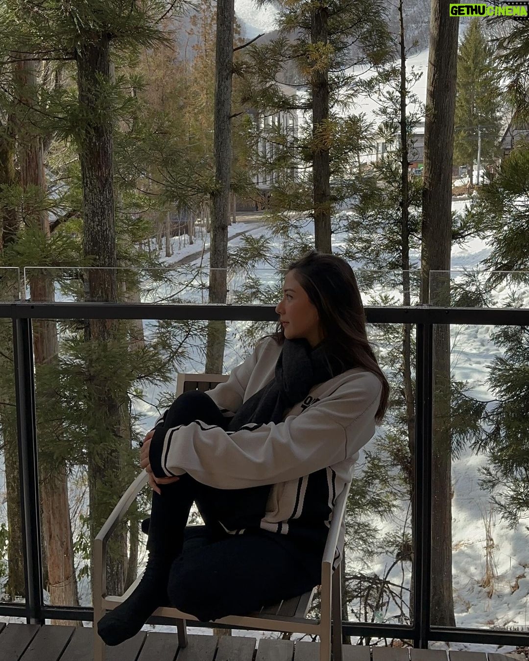 Jessica Mila Instagram - Winter wonder in the heart of the mountains ❄️ Hakuba