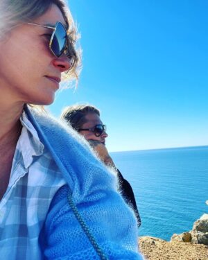 Jessica Schwarz Instagram - Sonntagsausflüge🌞🌊 #atlantiklove#glitzerfunkelwasser#aufdinospuren#windimhaar#liebeanmeinerseite#happy