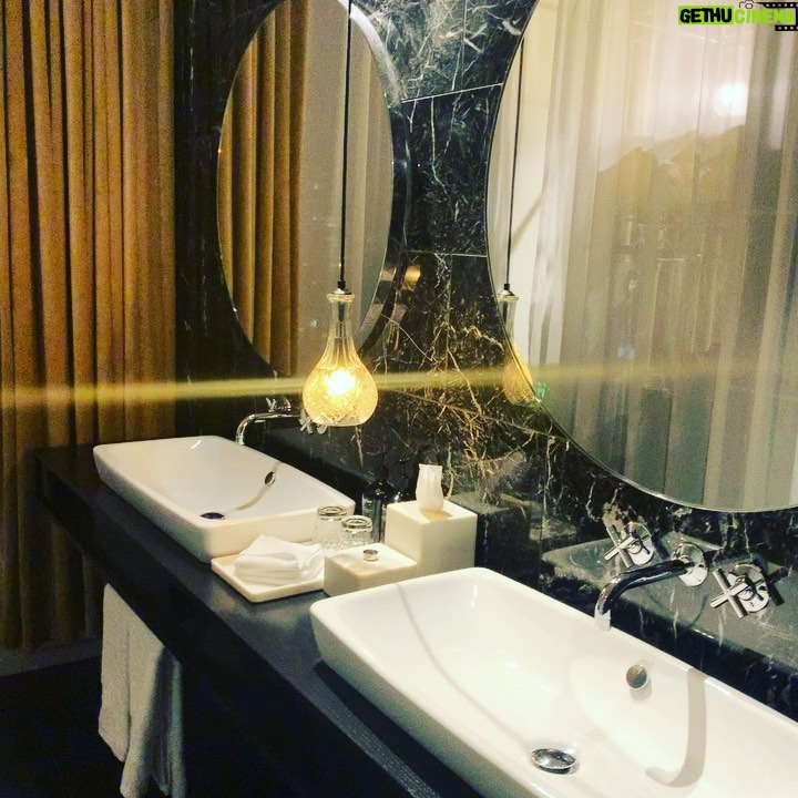 Jessica Schwarz Instagram - Danke an die tolle @roomers.munich family und @micky_rosen #feelslikecominghome#stillopenforbusiness#🙏🏼#unbezahltewerbung Munich, Germany
