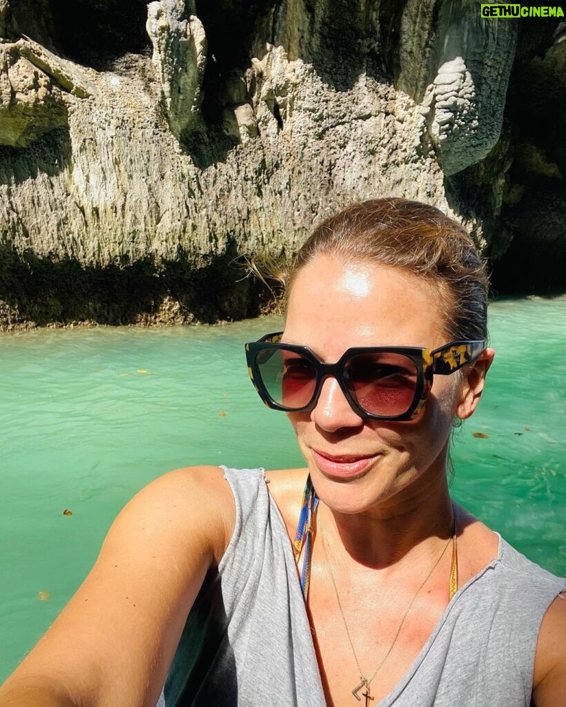 Jessica Schwarz Instagram - Sending sun and love 💕 #krafttanken#thailand#familie เกาะห้อง จ. กระบี่