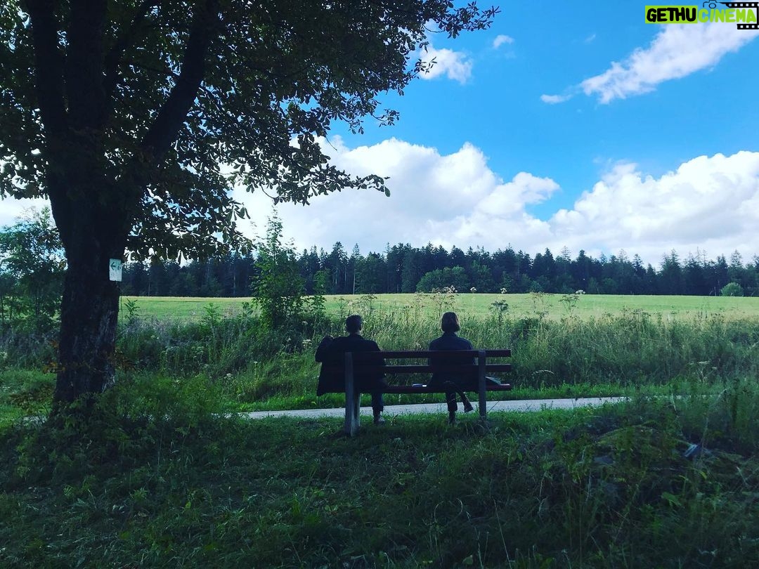 Jessica Schwarz - 1.1K Likes - Bye bye Schwarzwald 🌲 es war ganz wundervoll 💚 vor allem mein Team! Danke Kollege Diener aka @maxvonthun @nadjaboby @rikeschmid @robertschupp @marcus_o_rosenmueller Ich werde euch vermissen und hopefully we will be back 💪🏼 #Schwarzwaldkrimi#zdf#freudenstadt#