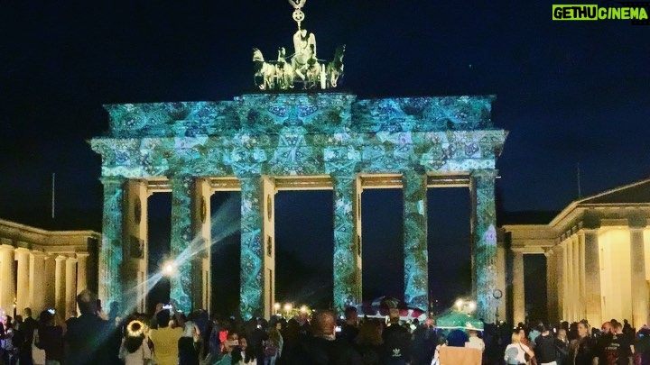 Jessica Schwarz Instagram - Home sweet home... #lightsofberlin#nightwalkers