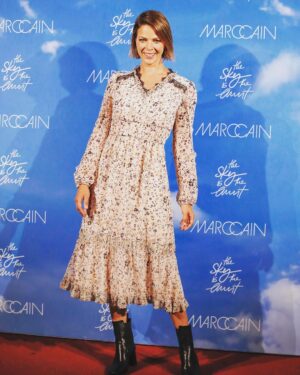 Jessica Schwarz Instagram - The sky is the limit @marccain  Endlich mal wieder im Kino gesessen und die neuste Kollektion genossen👏🏼 Wir können uns auf s/s2021 freuen 💙 #marccaingirls#marccain#theskyisthelimit 💄by @katharina_handel