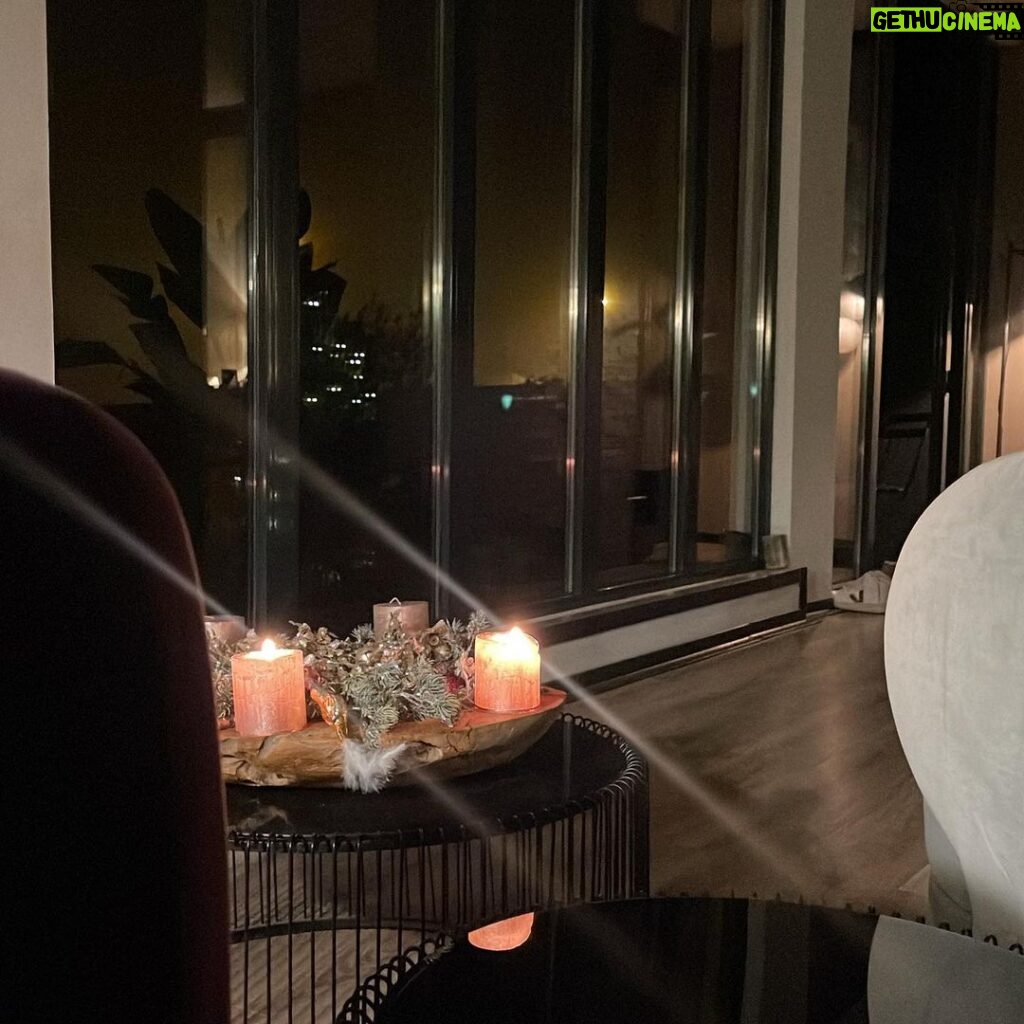 Jessica Schwarz Instagram - Happy zweiten Advent ✌🏼#love#peace