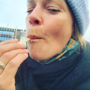 Jessica Schwarz Instagram - Berlin ohne Currywurst/Pommes/Schranke geht nicht 😋😋😋 #byebyeberlin#musswiederweiterziehen#willmissyou