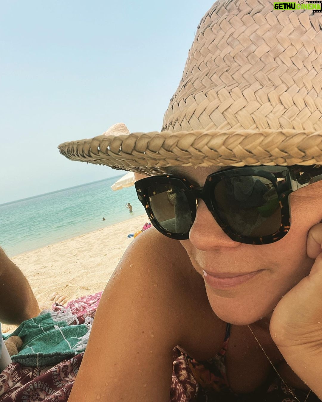 Jessica Schwarz - 1.4K Likes - Happy&hot Sunday 🌞#relax#drinkalot#waterorwine😬#staycool#sunkisses