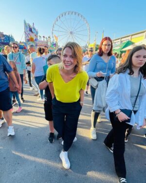 Jessica Schwarz Instagram - Hello Bienenmarkt, schön das es dich wieder gibt 🐝 @kulturmichelstadt#home #familyandfriends