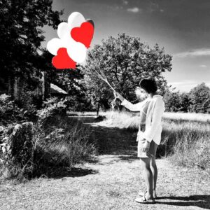 Jessica Schwarz Instagram - 🎈Keep your balance 🎈#banksyhommage#setlive#overandout#croatia#warnerbrosde 📸 by @petraschmidtschaller 🎬by @julchen_zu_berlin @omaingefilm