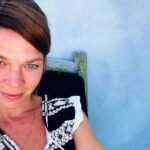 Jessica Schwarz Instagram - Mal kurz durchatmen und relaxen nicht vergessen …🦋 #hotelgästesindentspannt#drehalltagnaht #feelingblue