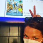 Jessica Schwarz Instagram - Auf auf ins Kino… Mopsi, Flopsi und Co sind wieder am Start 🐰🐰🐰 @peterhase_ auf dem Weg in die große, aufregende Stadt … #imkinoregnetsnicht#endlichwiedervorhangauf#familytime mit den Stimmen von @heikemakatsch @anjakling_official by @sonypictures.de