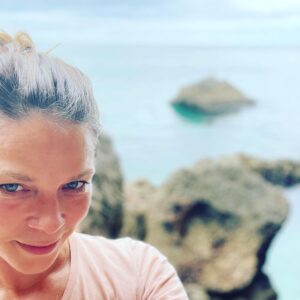 Jessica Schwarz Instagram - 🦈Ab ins Wochenende 🦈  #💋 #saltylips