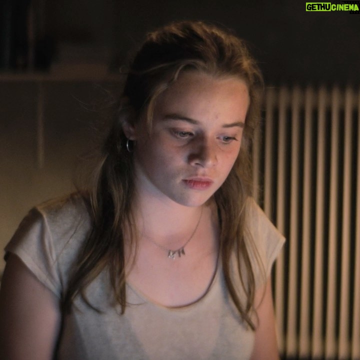 Jessica Schwarz - 1.4K Likes - Yes... Es geht weiter 🧪🧬🌡⚗️ @biohackersnetflix @netflixde @christianditter @lunawedler @adrianjtillmann @bennofurmann @thomaskretschmann @carocult ...
