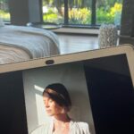 Jessica Schwarz Instagram - Auf der Suche nach schönen Portraits... Ich muss dringend mal neue Bilder machen! Obwohl das mag ich gerne, weil es meine Freundin @rosamerk gemacht hat und wir ein so kreativen, wunderschönen Tag hatten☺️#saturdaymood#sunlightinmyface#friends