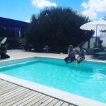 Jessica Schwarz Instagram - Gestern war @westwingde bei uns in Portugal zu Besuch und wir konnten unserem @reves.etoilesportugal den Feinschliff geben 💫 Die Homestory gibt es schon bald zu sehen... #keepyouposted#itisahappyahappyjessi#ad