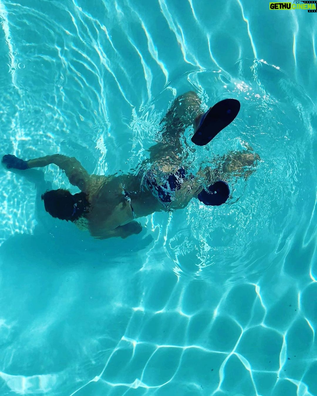 Jessica Schwarz - 1.5K Likes - Auf Ostereier-Suche und alle gefunden ... 💐 happy easter to all of you 💐 #searchingforeasteregg#missmyfamily#stayhome#actuallycleaningthepool