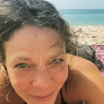 Jessica Schwarz Instagram – Endlich dürfen wir hier wieder an den Strand 🐬 2 1/2 Monate harter Lockdown hinter uns, aber es gab ja viel zu tun … portugal#comporta#rêvesétoilés #hotelumbau#malerntageintagaus#spachtelnschleifenbohren#undfinally#abinsMeer