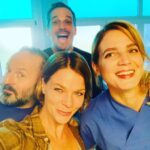 Jessica Schwarz Instagram - Heute Abend gibt’s den ersten Teil vom Schwarzwaldkrimi -Waldgericht 🌲 im #zdf und schon jetzt in @zdfmediathek zu sehen Es grüßen aus der Pathologie @maxvonthun @robertschupp & @rikeschmid und @jessicaschwarz_official Regie @marcus_o_rosenmueller #zdf#krimi#schwarzwald#Schwarzwaldkrimi#mystisch