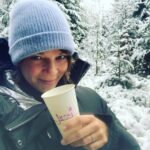 Jessica Schwarz Instagram - Merry Christmas 🎁 aus dem verschneiten Odenwald❄️ #äppelwoiimschnaeii#isschaeii#würzbergliegtwirklichschnee👆🏻 Michelstadt, Germany