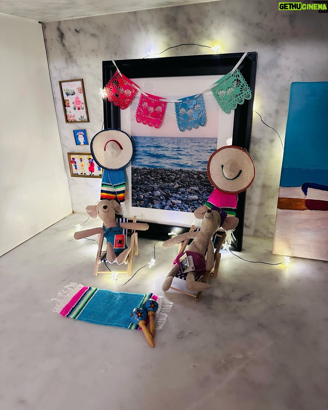 Jessica St. Clair Instagram - These two lucky mice flew south for the winter...scroll to see what they're reading poolside! Miniatures courtesy of @mcsminis @caseyrosewilson @junediane @iamkulap