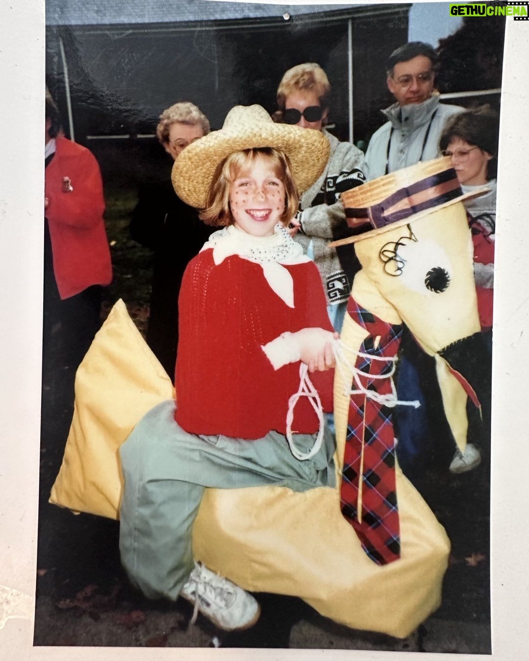 Jessica St. Clair Instagram - 4th Grade. Forced my mom to make me this costume and then forgot to wear pants under the duck so I had to stand for 8 hours straight. @newlondon210