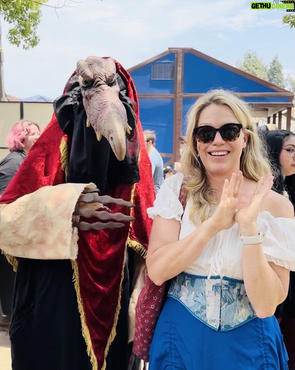 Jessica St. Clair Instagram - To find out what happened next...join us in The Deep Dive Academy. Link in bio. #skeksie #letuslive #lookdonttouch @junediane