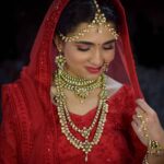 Jheel Mehta Instagram - I rarely post my work on this account but here's the phera bridal look for the modern bride! Outfit by @seemashethcouture Jewellery by @srishringarr *BRIDAL BOOKINGS FOR 2021 NOW OPEN* #beautybymehta #makeubyjheelmehta #hairbylatamehta #BBMbride . . . . . . . . . . . . . . . . . . #model #bridalmakeup #beautifulbrides #bride #brides #indianbride #pheralook #indianlook #makeupgoals #softglam #maccosmetics #hudabeauty #maybelline #bridalmua #wakeupandmakeup #messybun #hairgoals #curls #fixmycurls #hairstyles #modernbun #instagramforhairstylists #behindthechair #mumbai #modernbride