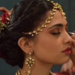 Jheel Mehta Instagram - I rarely post my work on this account but here's the phera bridal look for the modern bride! Outfit by @seemashethcouture Jewellery by @srishringarr *BRIDAL BOOKINGS FOR 2021 NOW OPEN* #beautybymehta #makeubyjheelmehta #hairbylatamehta #BBMbride . . . . . . . . . . . . . . . . . . #model #bridalmakeup #beautifulbrides #bride #brides #indianbride #pheralook #indianlook #makeupgoals #softglam #maccosmetics #hudabeauty #maybelline #bridalmua #wakeupandmakeup #messybun #hairgoals #curls #fixmycurls #hairstyles #modernbun #instagramforhairstylists #behindthechair #mumbai #modernbride