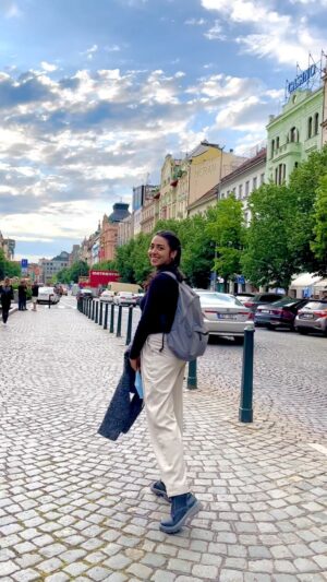 Jheel Mehta Instagram - 🌤🌤🌤🌤
Unrelated but, that day I discovered how differently brands are truly perceived by the people in each country. Bata has aHUGE 5 storey building there 😲
