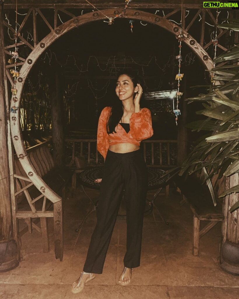 Jheel Mehta Instagram - Being happy never goes out of style 🌹 Pants: My Dad's from the '90s Top: @nefsfinds