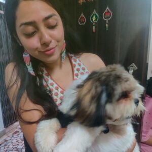 Jheel Mehta Instagram - What are some really small things in your daily life that make you happy? I'll go first. 
It makes me really happy to see a new flower bloom on one of my plants 🌼,
it makes me really happy if a roti I made rises into a nice big phulka 😋,
it makes me really happy if I smile at someone and they smile back.🥺
And I know, the picture above is low quali but the joy I was experiencing was definitely high quali! 🐾💯