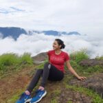 Jheel Mehta Instagram - Photo dump from up in the clouds 🌤️🌄 Swipe to the last video to look at the mesmerizing view from up there! The hike was totally worth it 💯 Had so much fun with my friends and two creative art directors (slide 4) 😂