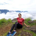 Jheel Mehta Instagram - Photo dump from up in the clouds 🌤️🌄 Swipe to the last video to look at the mesmerizing view from up there! The hike was totally worth it 💯 Had so much fun with my friends and two creative art directors (slide 4) 😂