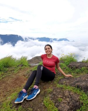 Jheel Mehta Instagram - Photo dump from up in the clouds 🌤️🌄
Swipe to the last video to look at the mesmerizing view from up there! The hike was totally worth it 💯
Had so much fun with my friends and two creative art directors (slide 4) 😂