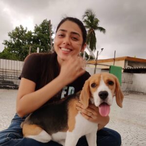 Jheel Mehta Instagram - I should probably befriend more people with pets 🤎🤍